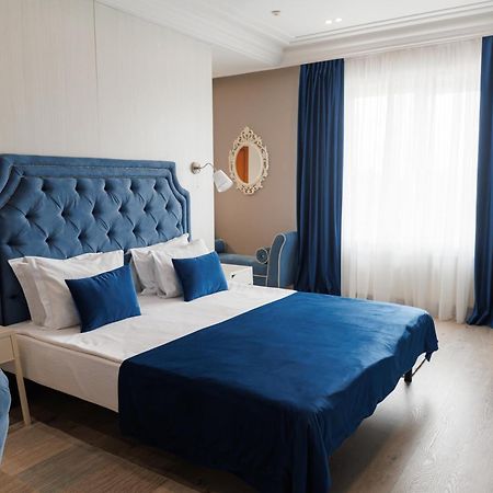 Rivoli Hotel Чернивци Екстериор снимка