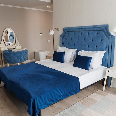 Rivoli Hotel Чернивци Екстериор снимка
