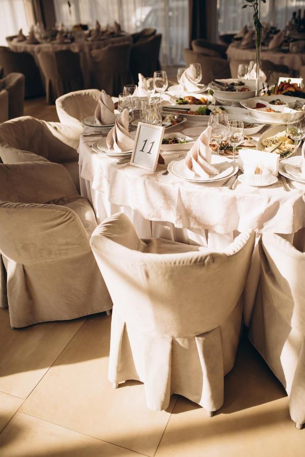 Rivoli Hotel Чернивци Екстериор снимка