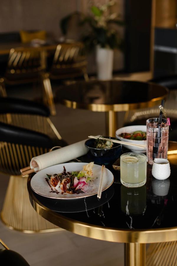 Rivoli Hotel Чернивци Екстериор снимка