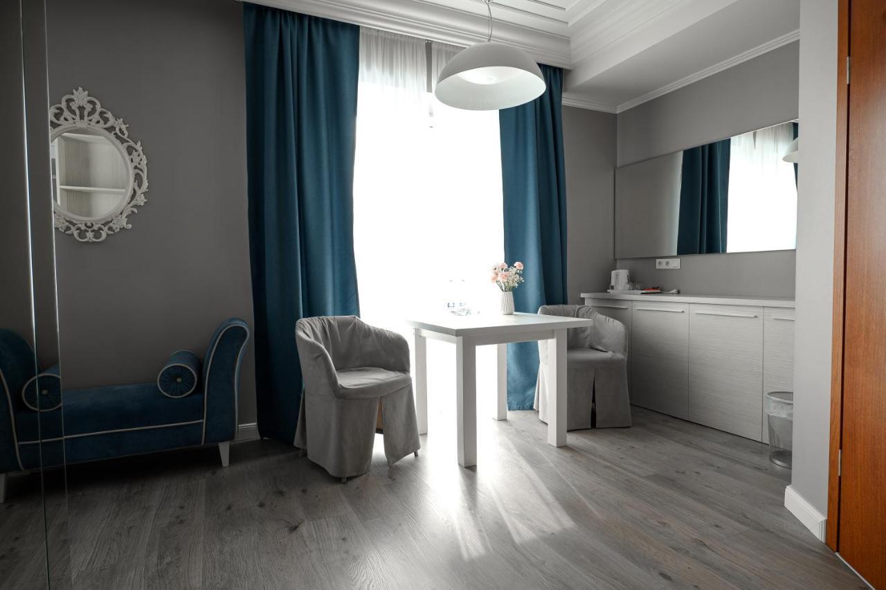 Rivoli Hotel Чернивци Екстериор снимка