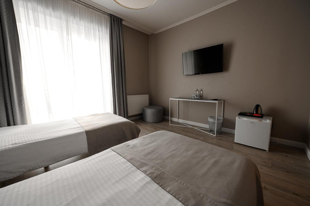 Rivoli Hotel Чернивци Екстериор снимка