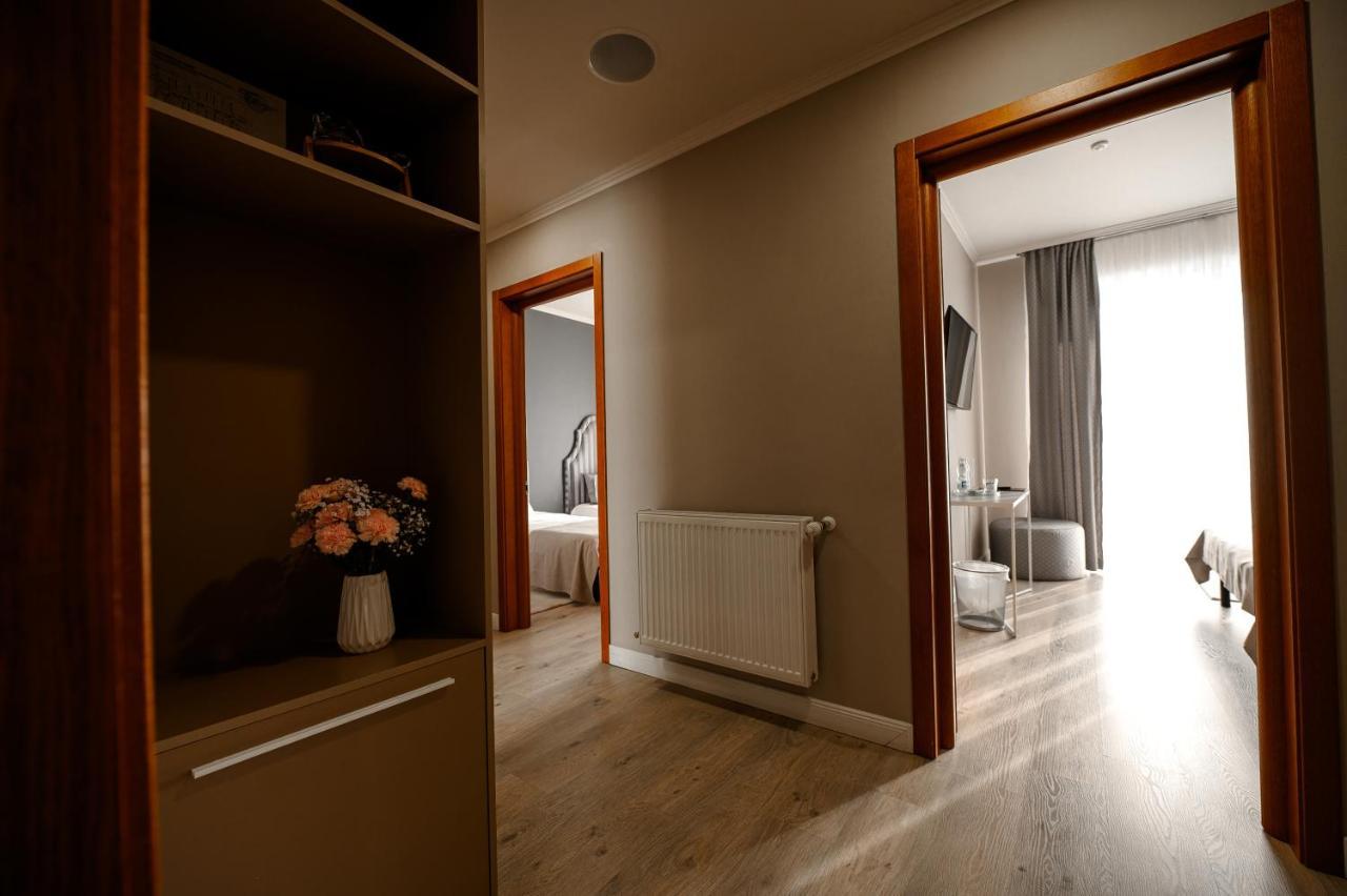 Rivoli Hotel Чернивци Екстериор снимка