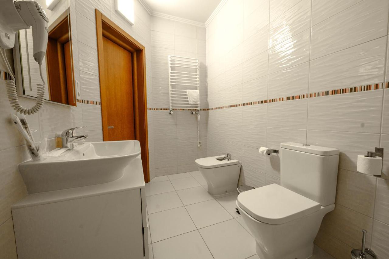 Rivoli Hotel Чернивци Екстериор снимка