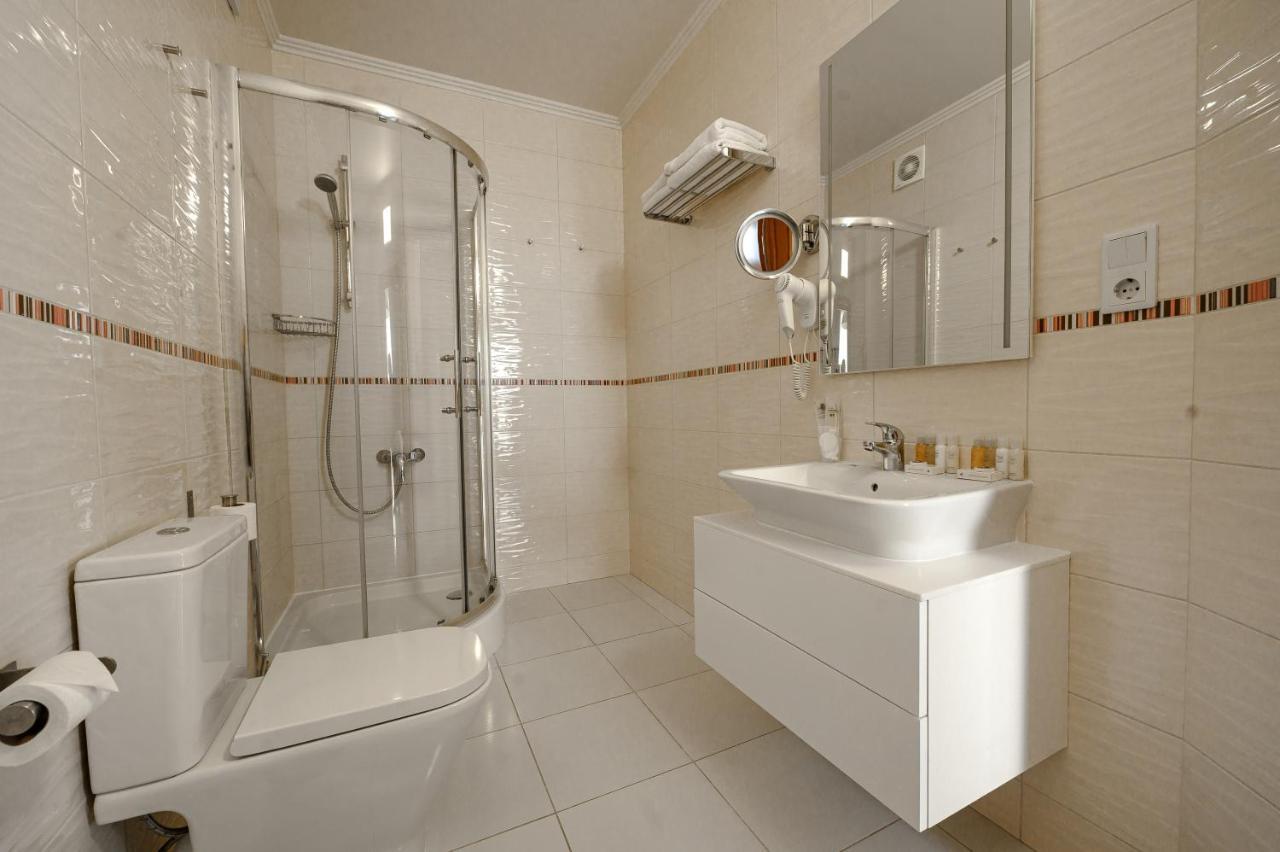 Rivoli Hotel Чернивци Екстериор снимка