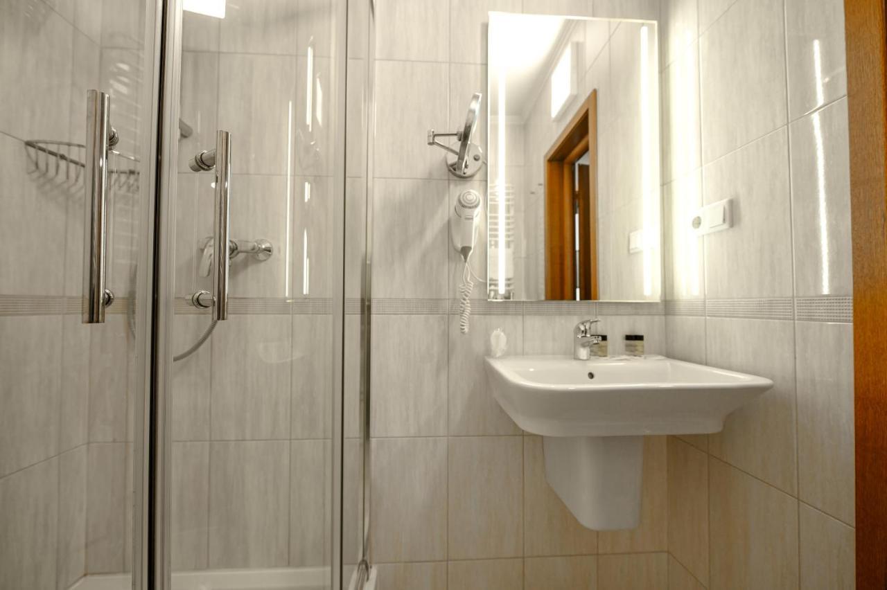 Rivoli Hotel Чернивци Екстериор снимка