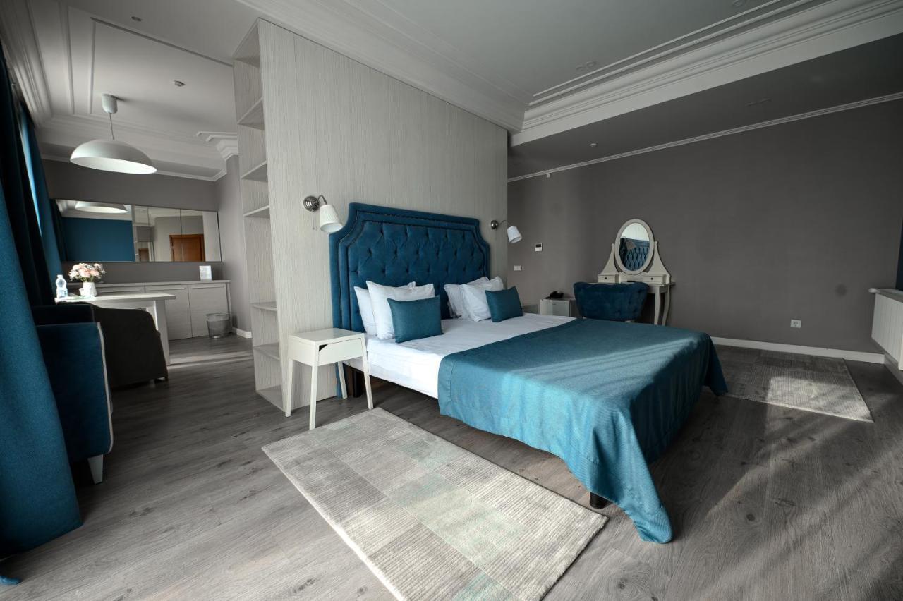 Rivoli Hotel Чернивци Екстериор снимка