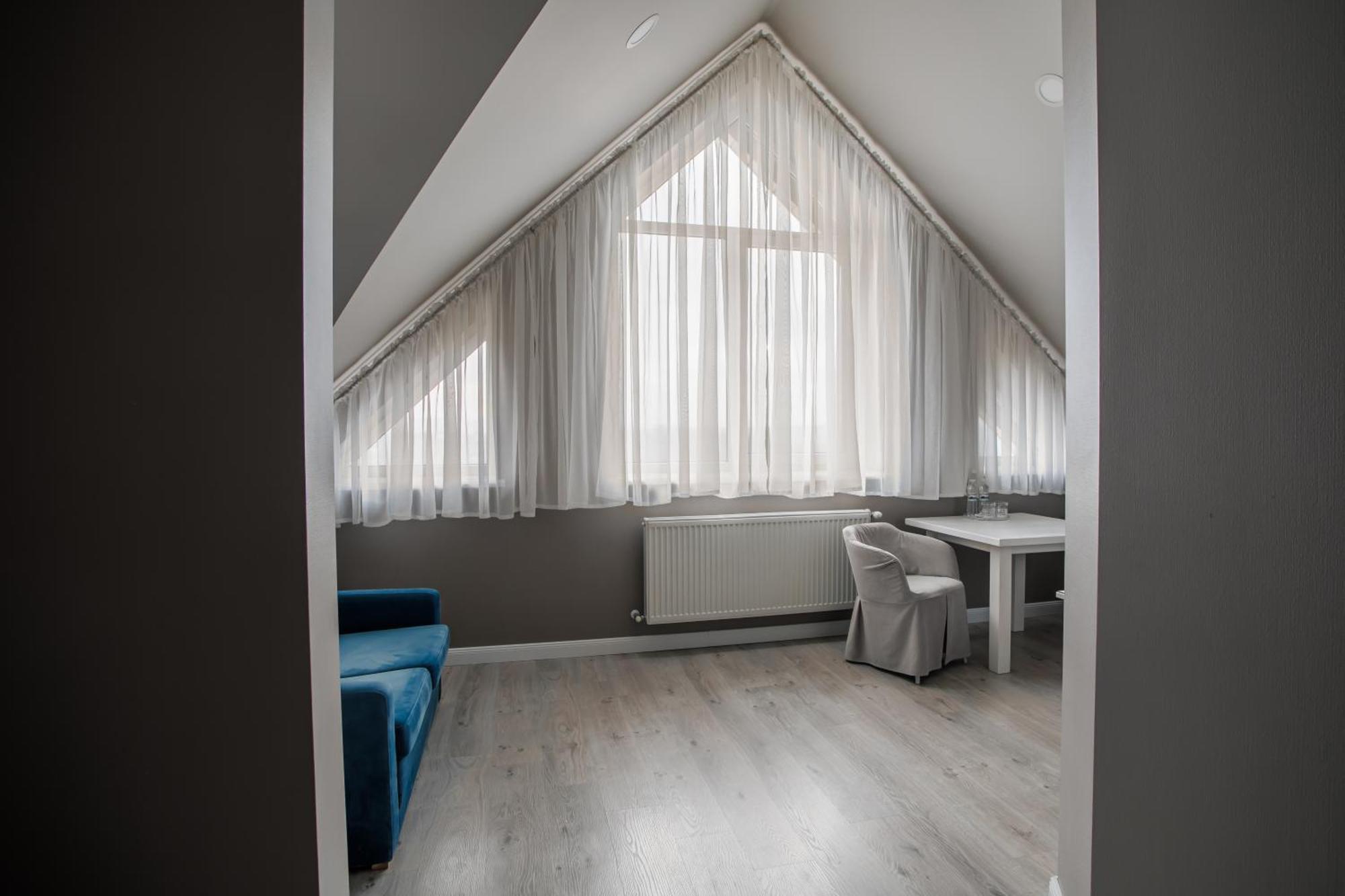 Rivoli Hotel Чернивци Екстериор снимка