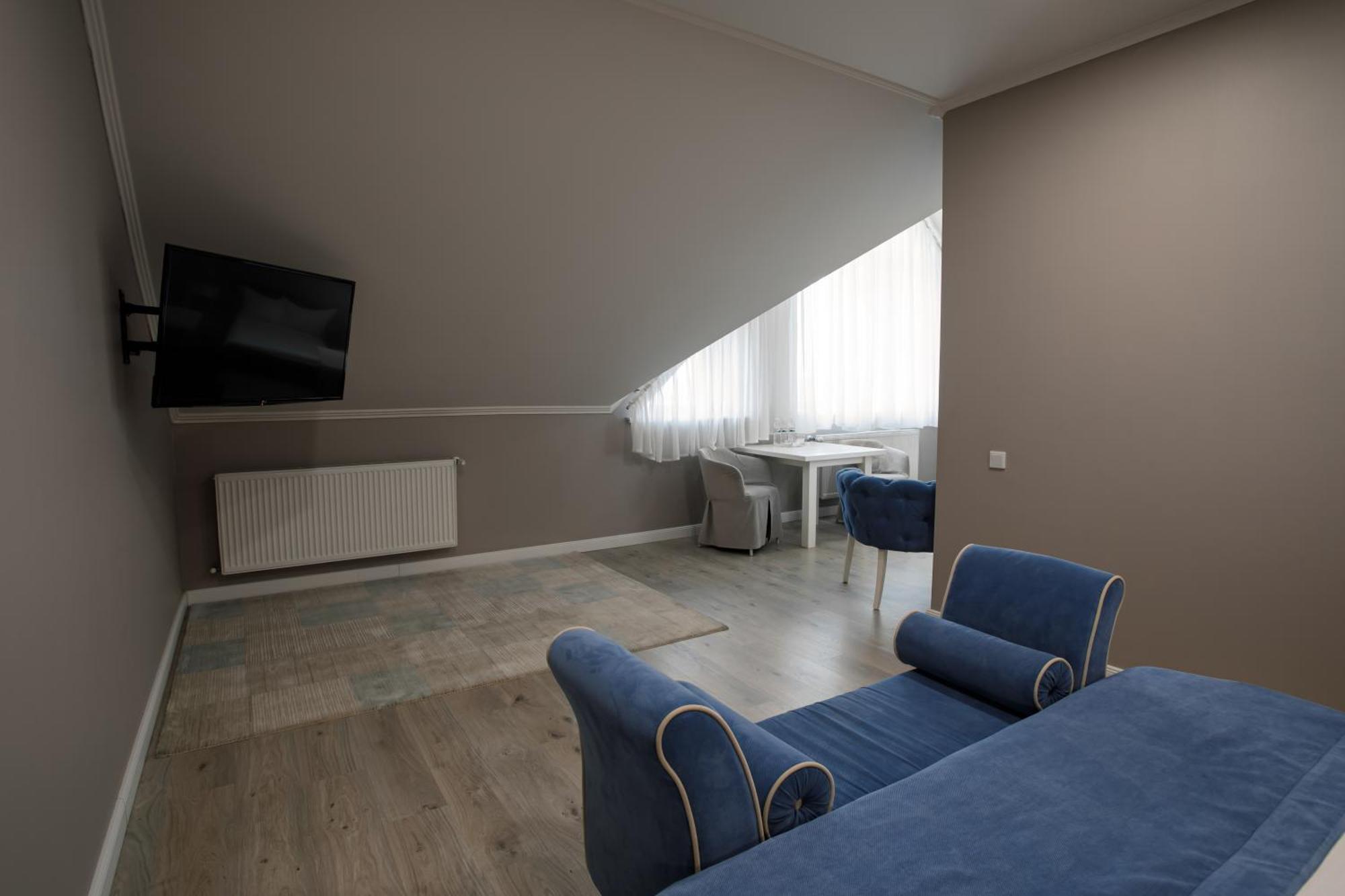 Rivoli Hotel Чернивци Екстериор снимка