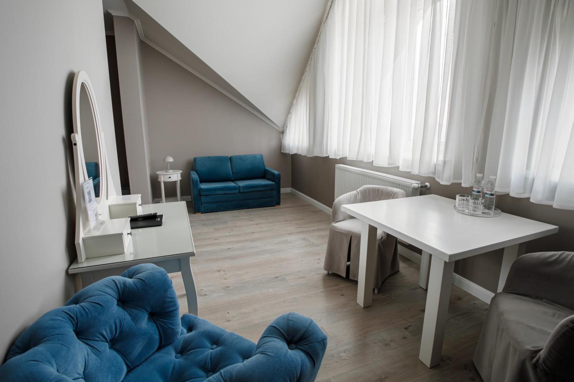Rivoli Hotel Чернивци Екстериор снимка