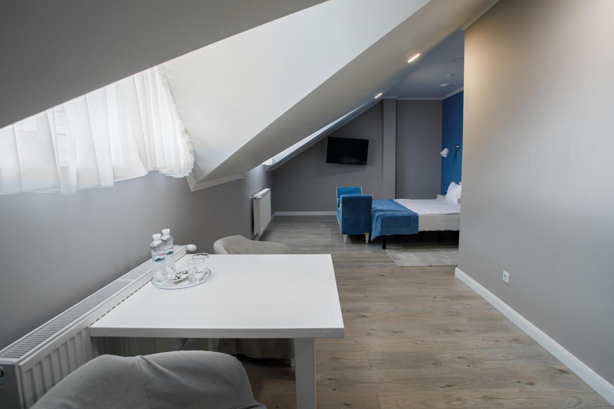 Rivoli Hotel Чернивци Екстериор снимка