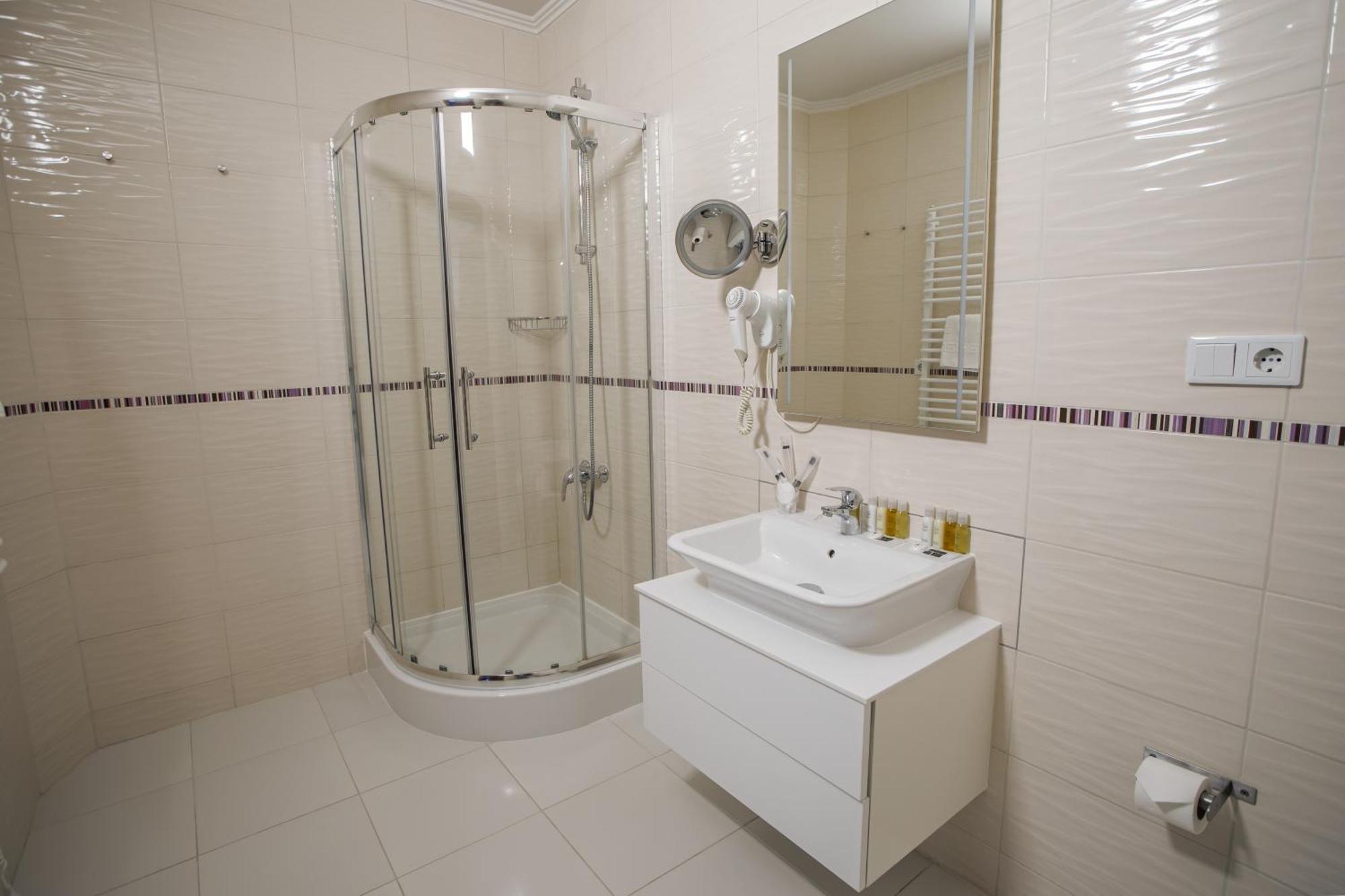 Rivoli Hotel Чернивци Екстериор снимка