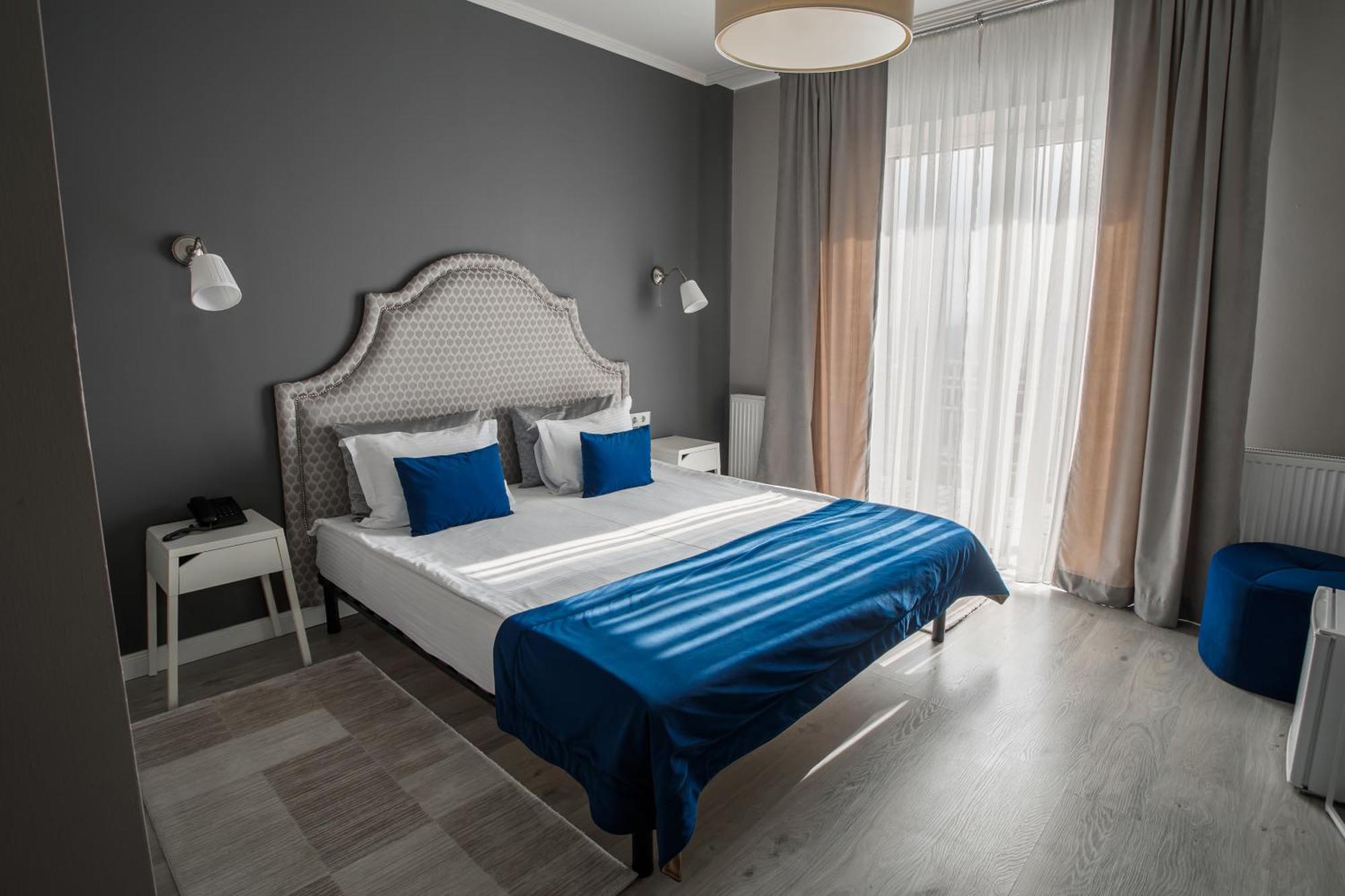 Rivoli Hotel Чернивци Екстериор снимка