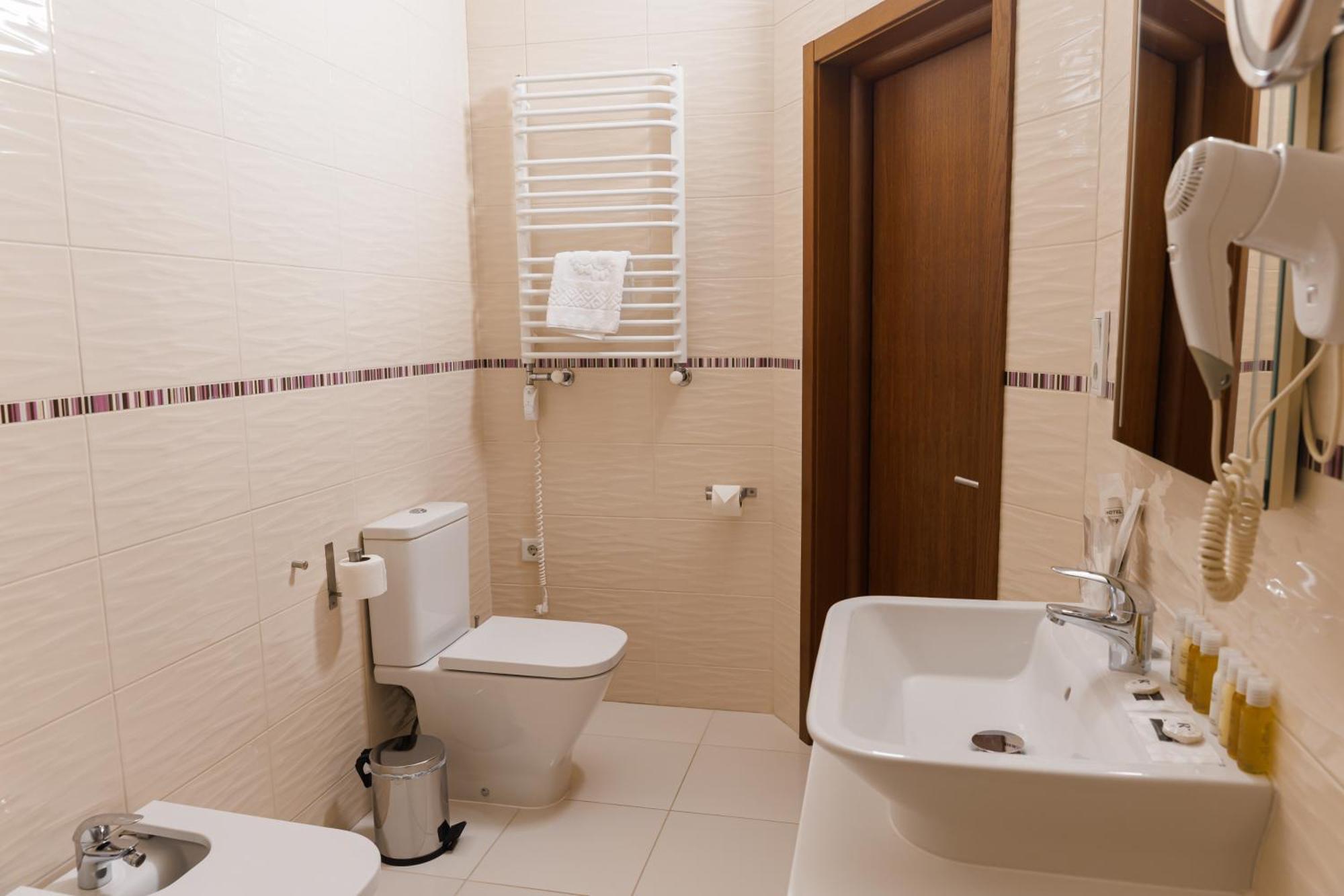 Rivoli Hotel Чернивци Екстериор снимка