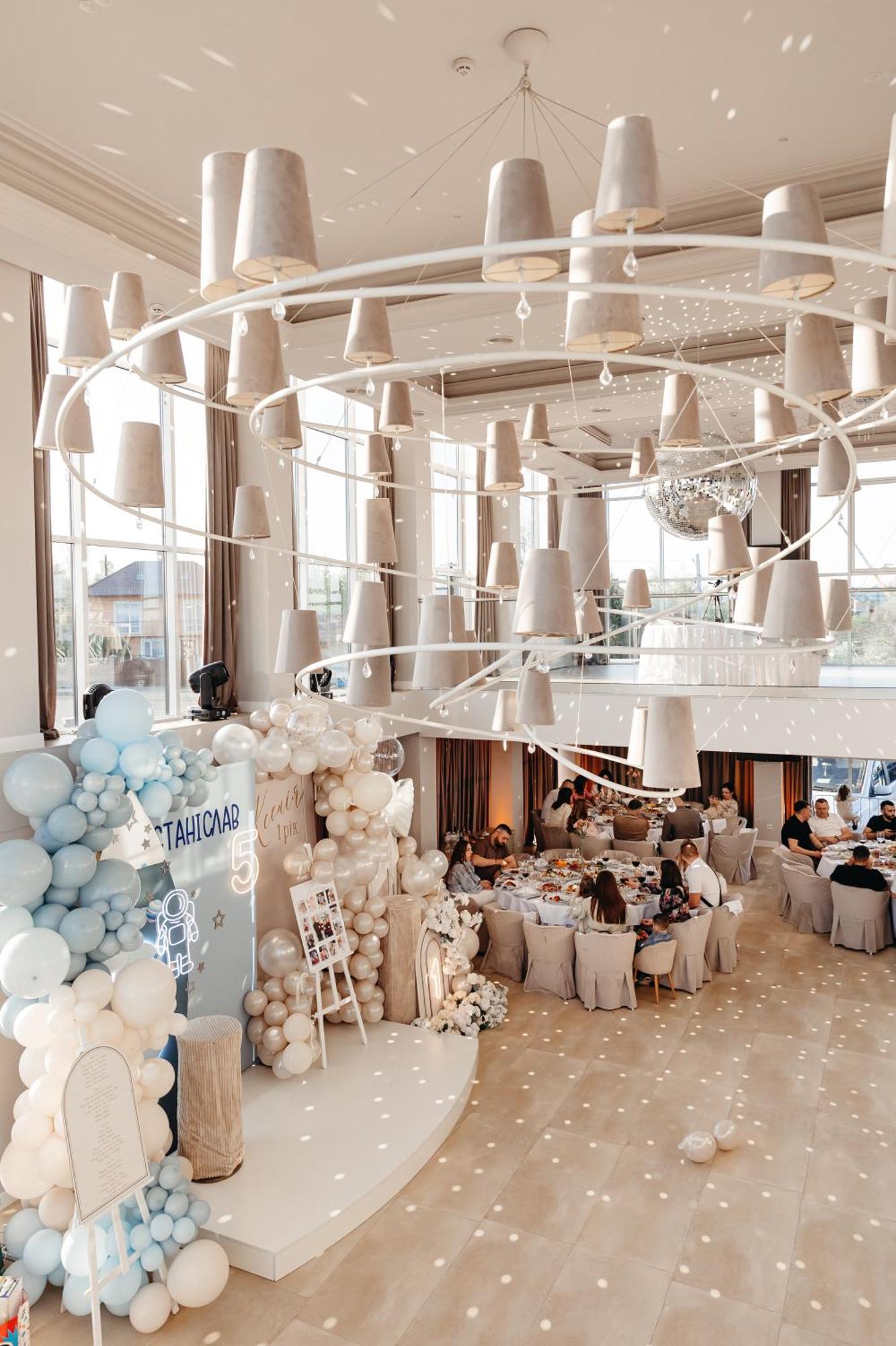 Rivoli Hotel Чернивци Екстериор снимка