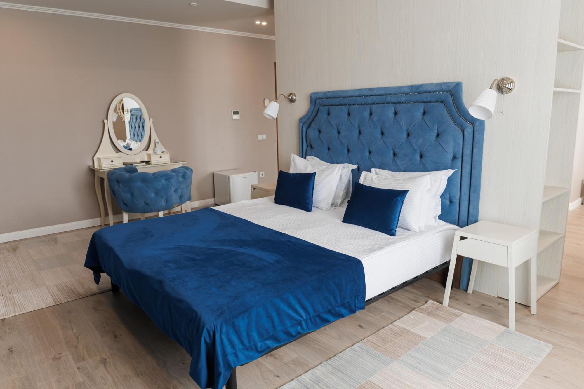 Rivoli Hotel Чернивци Екстериор снимка