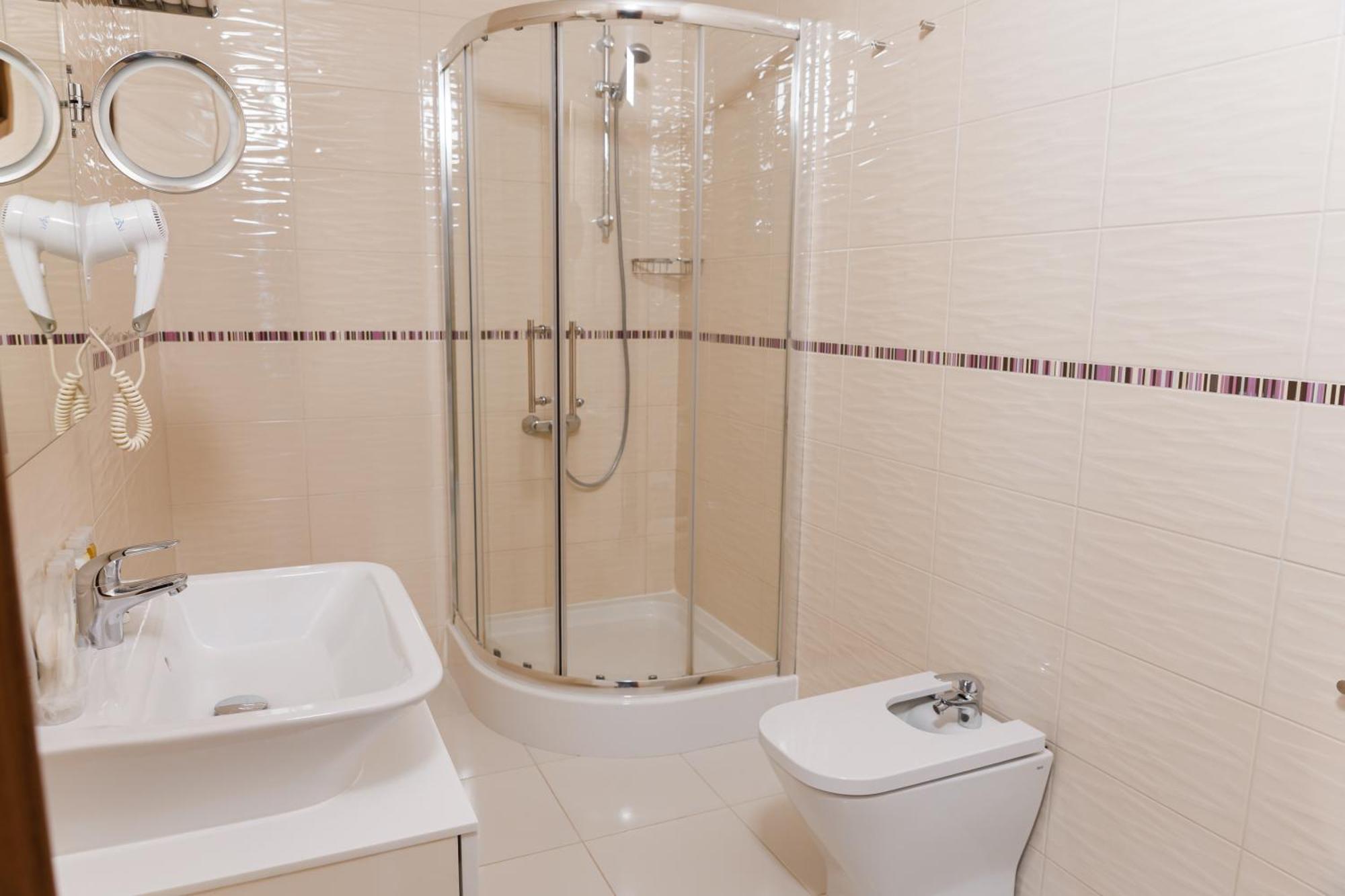 Rivoli Hotel Чернивци Екстериор снимка